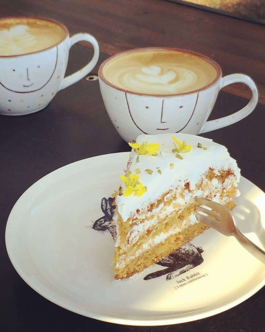 Leckerer und selbst gebackener Kuchen vom Team Green Temper Coffee.